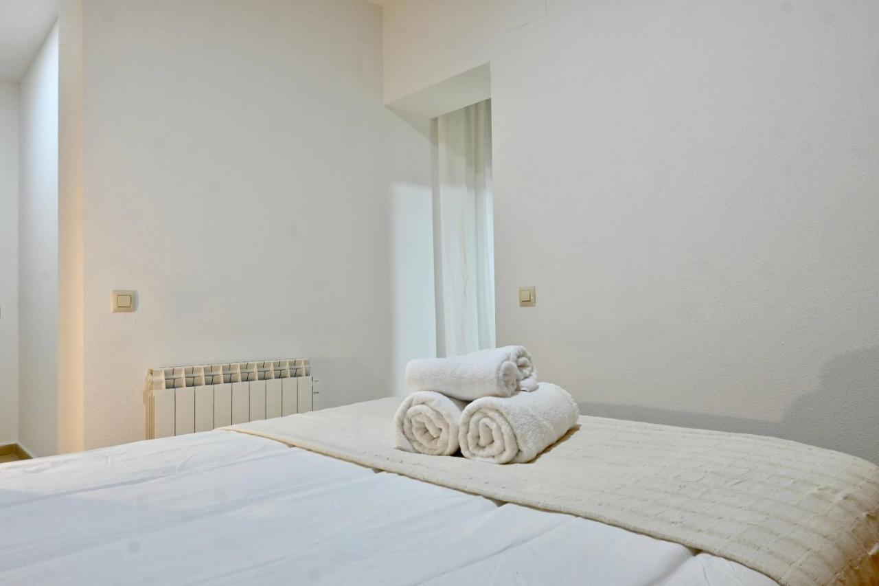 For You Rentals Acogedor Apartamento Temporal De 1 Dormitorio Y Salon, A Pasos De Gran Via Inf3D Madrid Exterior photo